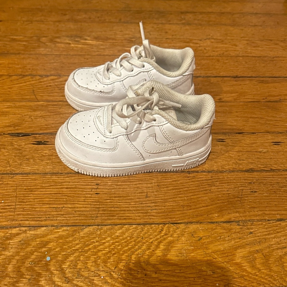 Low top Toddler White Forces Size 7c